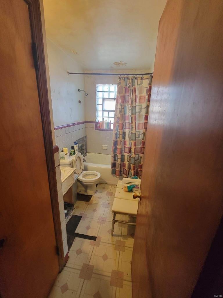 3113 Woodson Road St. Louis, MO 63114 - Photo 5 of 11 Gallery Image 5