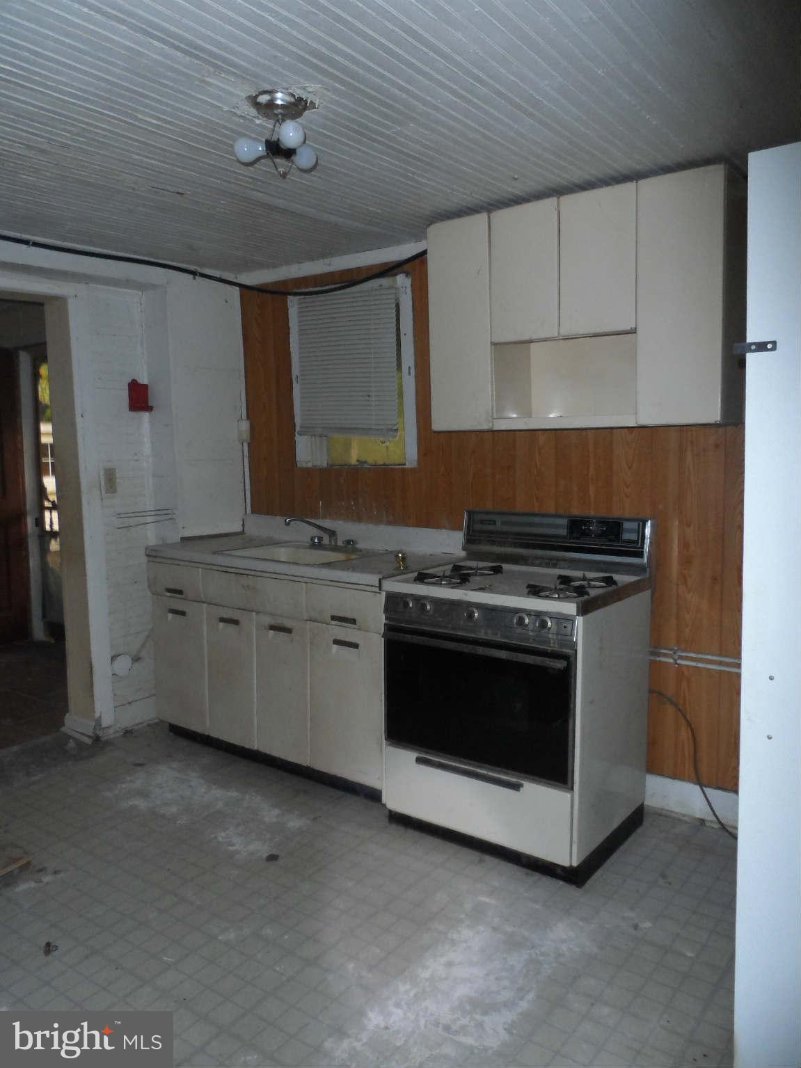 17244 Hamilton Station Road Hamilton, VA 20158 - Photo 12 of 18 Kitchen