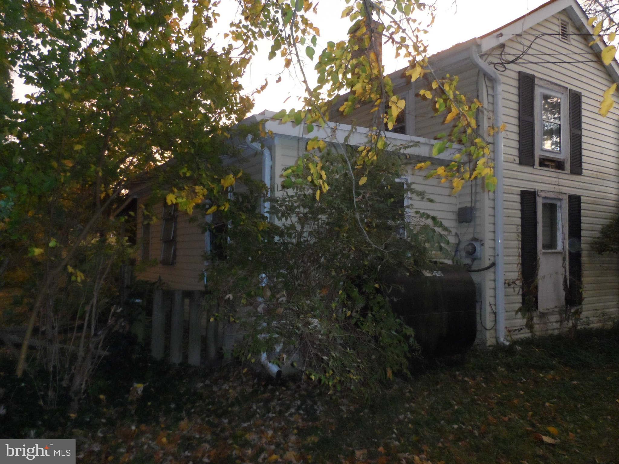 17244 Hamilton Station Road Hamilton, VA 20158 - Photo 4 of 18 Exterior (General)
