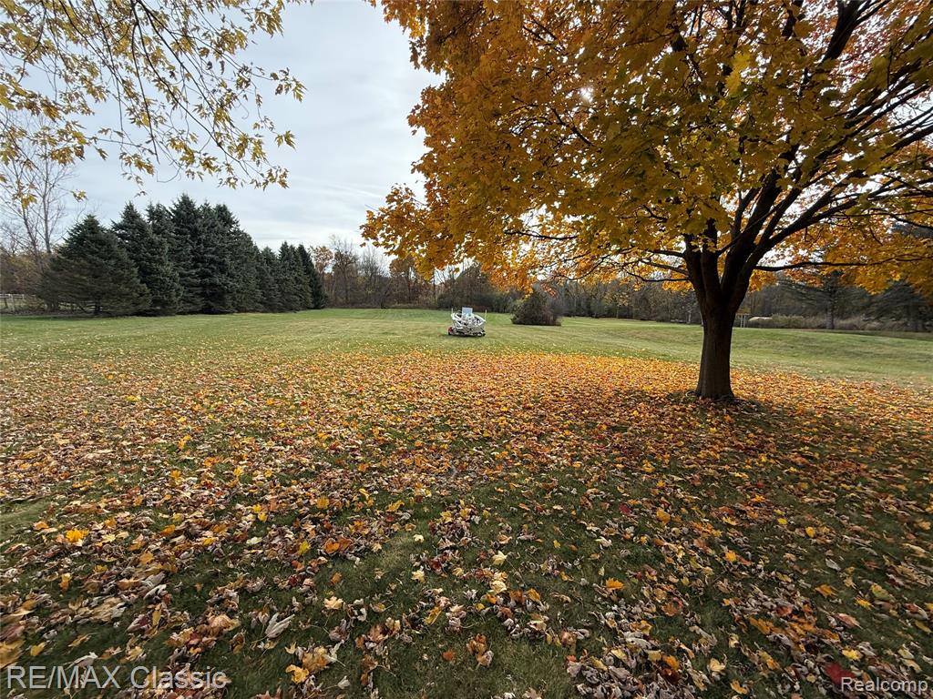 654 East Dawson Road Milford, MI 48381 - Photo 2 of 21 Gallery Image 2