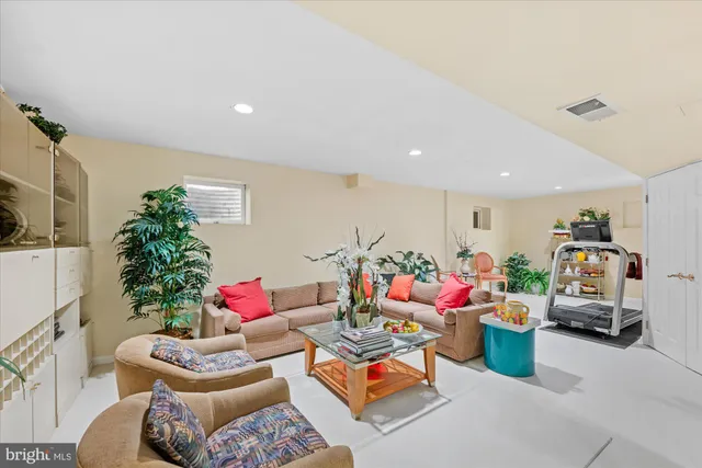 $1,200,000 | 11004 Haislip Court, Potomac, MD 20854