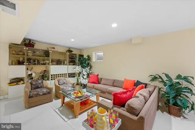 $1,200,000 | 11004 Haislip Court, Potomac, MD 20854