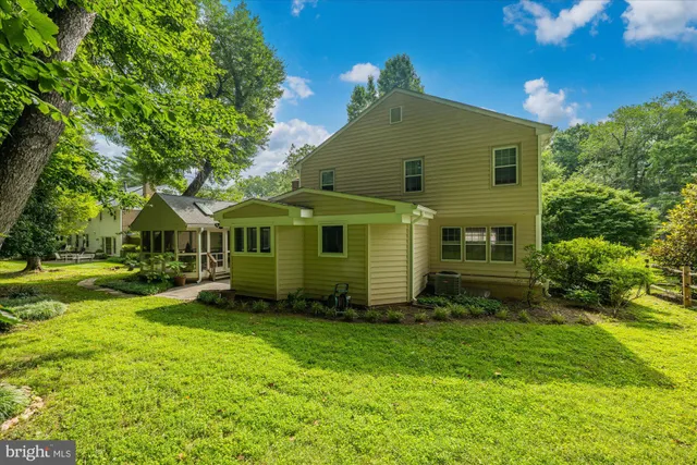 $1,200,000 | 11004 Haislip Court, Potomac, MD 20854