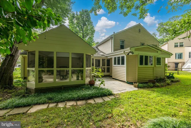 $1,200,000 | 11004 Haislip Court, Potomac, MD 20854