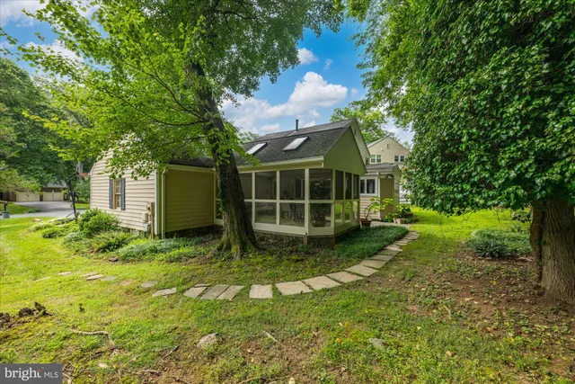 $1,200,000 | 11004 Haislip Court, Potomac, MD 20854