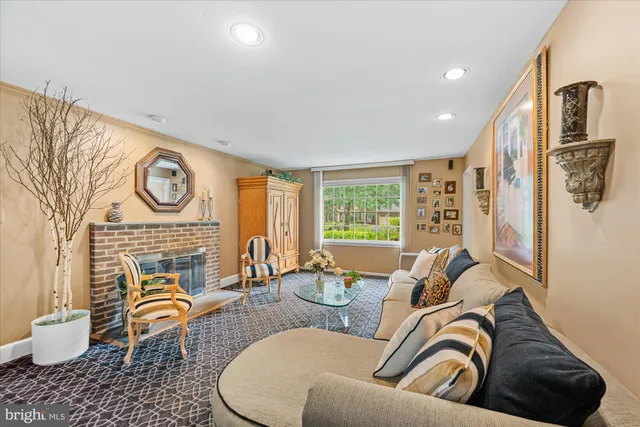 $1,200,000 | 11004 Haislip Court, Potomac, MD 20854