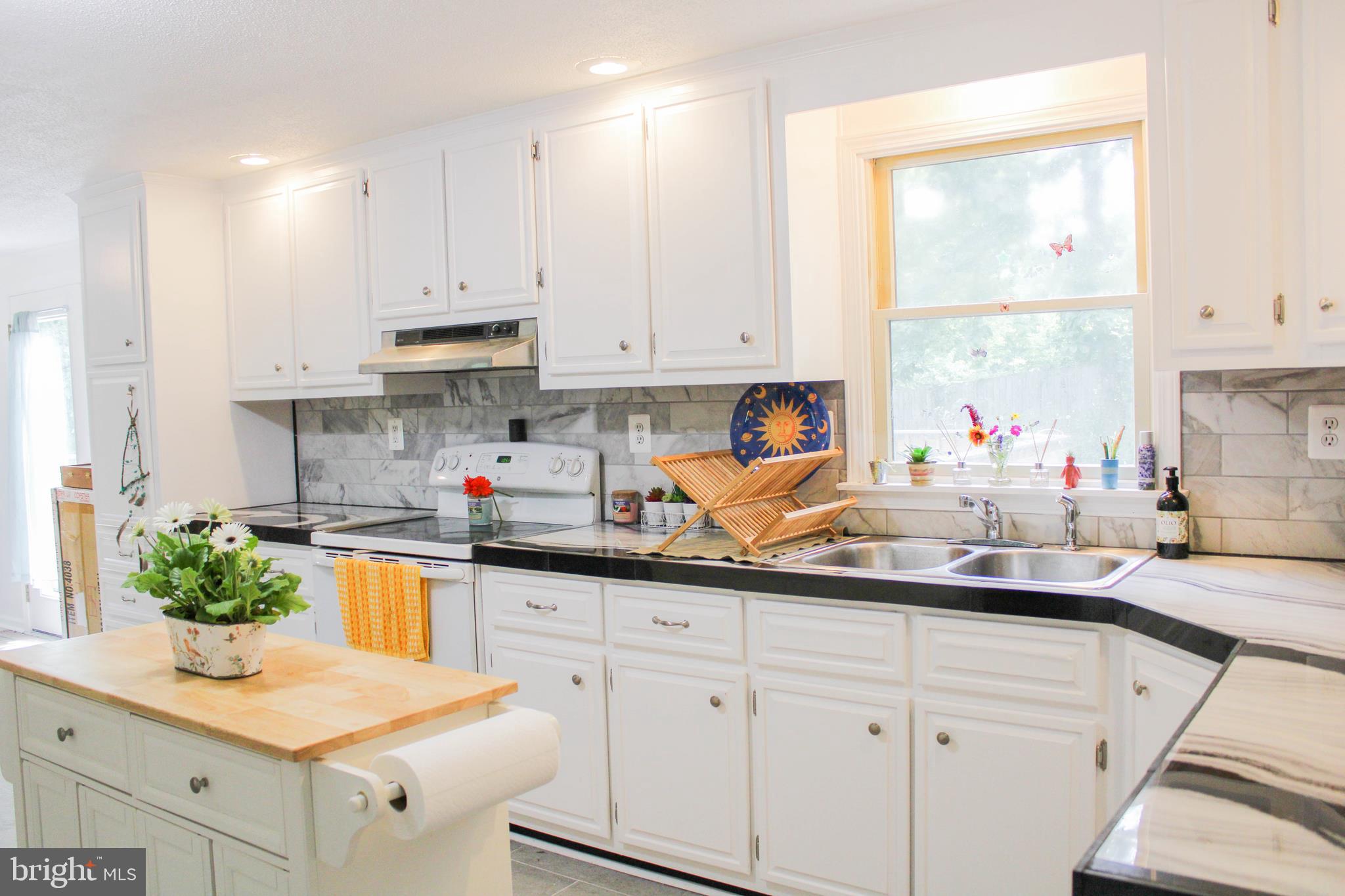 7738 Talbot Run Road Mount Airy, MD 21771 - Photo 12 of 36 Newly Renovated Kitchen