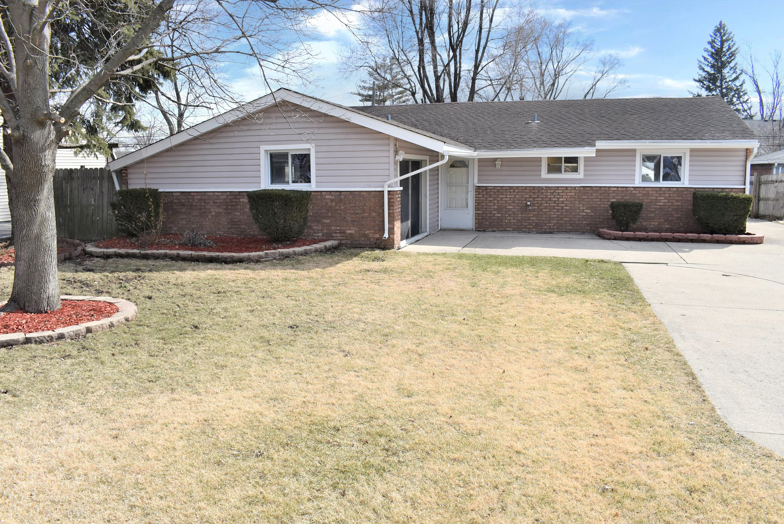 182 Queenswood Road Bolingbrook, IL 60440 - Photo 1 of 23
