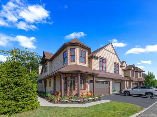 $940,000 | 89 Jims Trail, Bayport, NY 11705