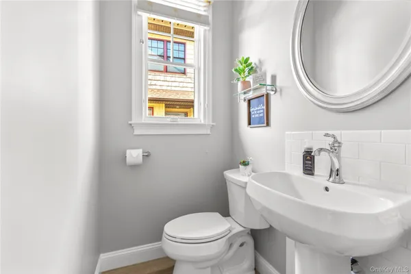 $940,000 | 89 Jims Trail, Bayport, NY 11705