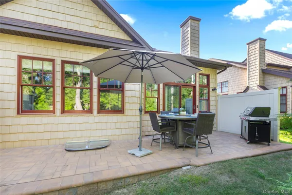 $940,000 | 89 Jims Trail, Bayport, NY 11705