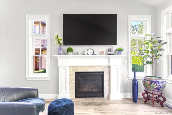 $940,000 | 89 Jims Trail, Bayport, NY 11705