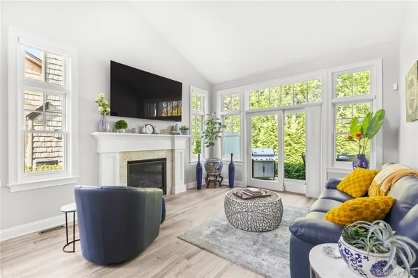 $940,000 | 89 Jims Trail, Bayport, NY 11705