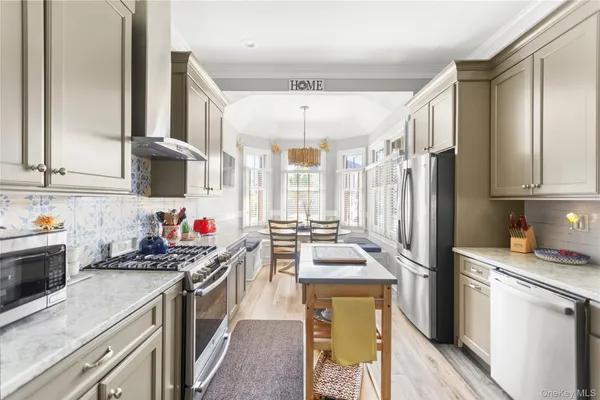 $940,000 | 89 Jims Trail, Bayport, NY 11705