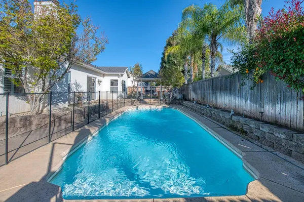 $665,000 | 290 West Loyola Avenue, Clovis, CA 93619