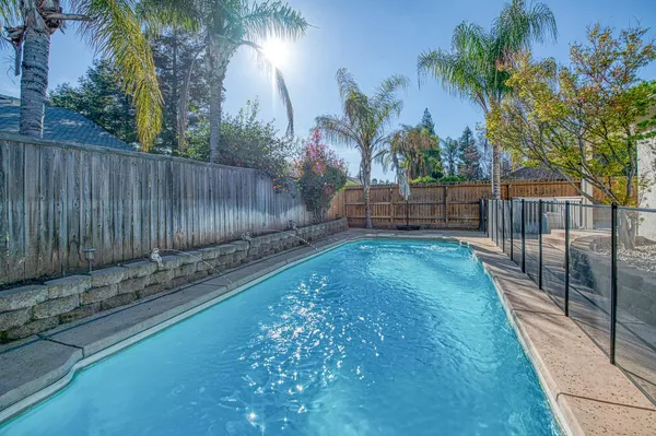 $665,000 | 290 West Loyola Avenue, Clovis, CA 93619