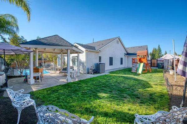 $665,000 | 290 West Loyola Avenue, Clovis, CA 93619