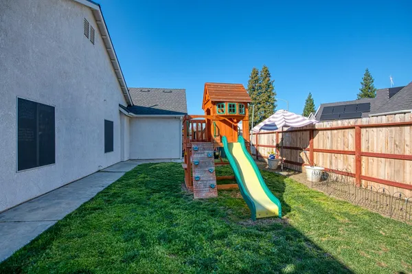 $665,000 | 290 West Loyola Avenue, Clovis, CA 93619