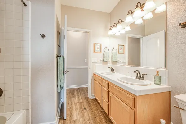 $665,000 | 290 West Loyola Avenue, Clovis, CA 93619