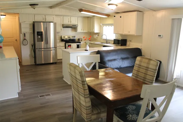 $1,800 | 2011 Miller Road, Unit B, Rosharon, TX 77583