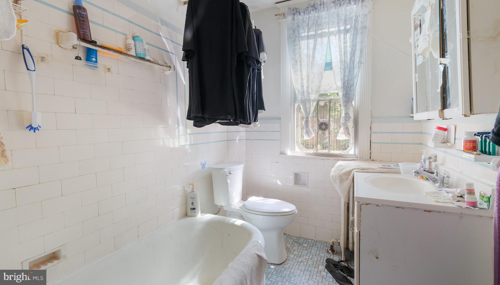 231 Shirley Road Upper Darby, PA 19082 - Photo 11 of 14