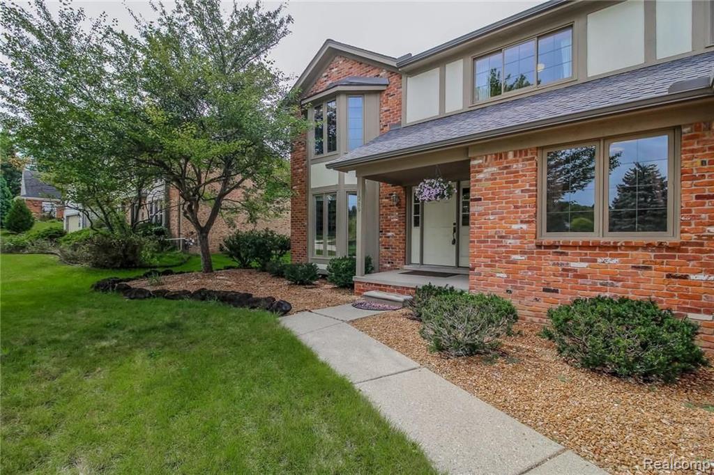 1369 Lomas Verdes Rochester Hills, MI 48306 - Photo 5 of 41