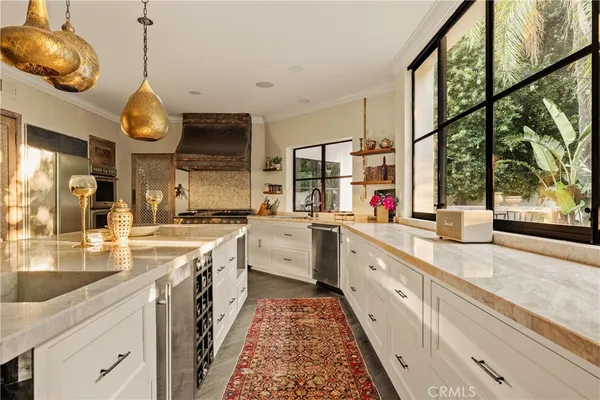 $21,500 | 4909 Woodley Avenue, Encino, CA 91436