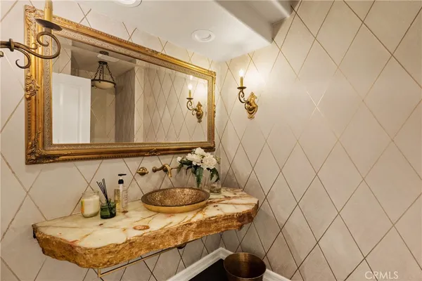 $21,500 | 4909 Woodley Avenue, Encino, CA 91436