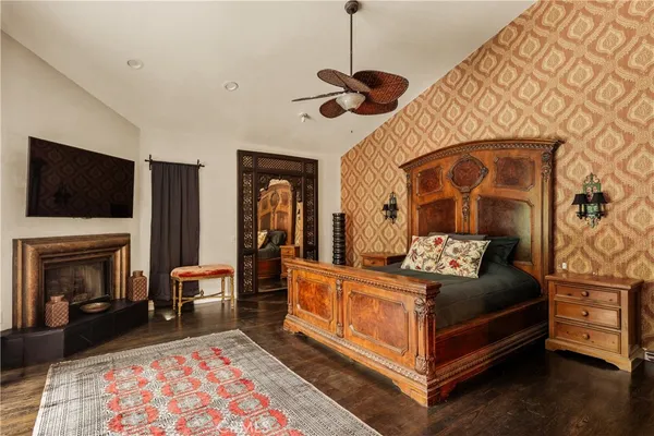 $21,500 | 4909 Woodley Avenue, Encino, CA 91436