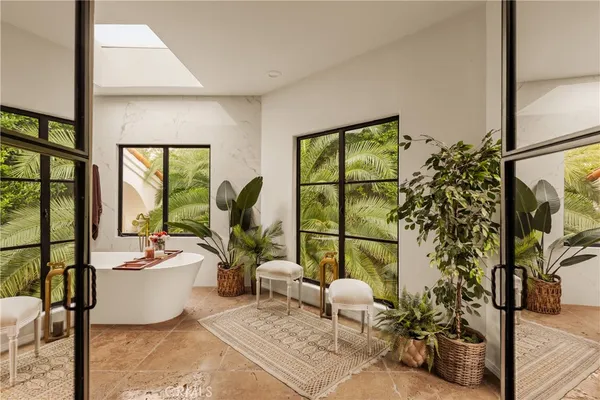 $21,500 | 4909 Woodley Avenue, Encino, CA 91436