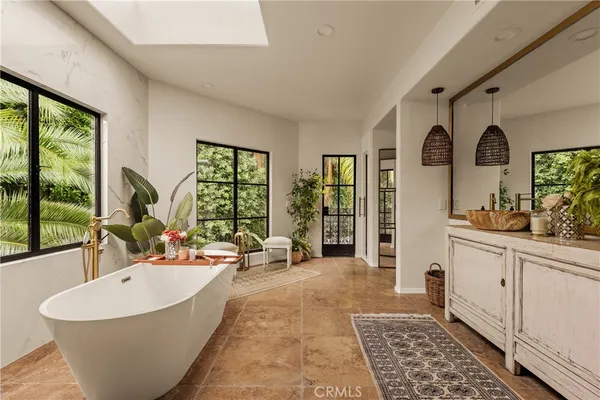 $21,500 | 4909 Woodley Avenue, Encino, CA 91436