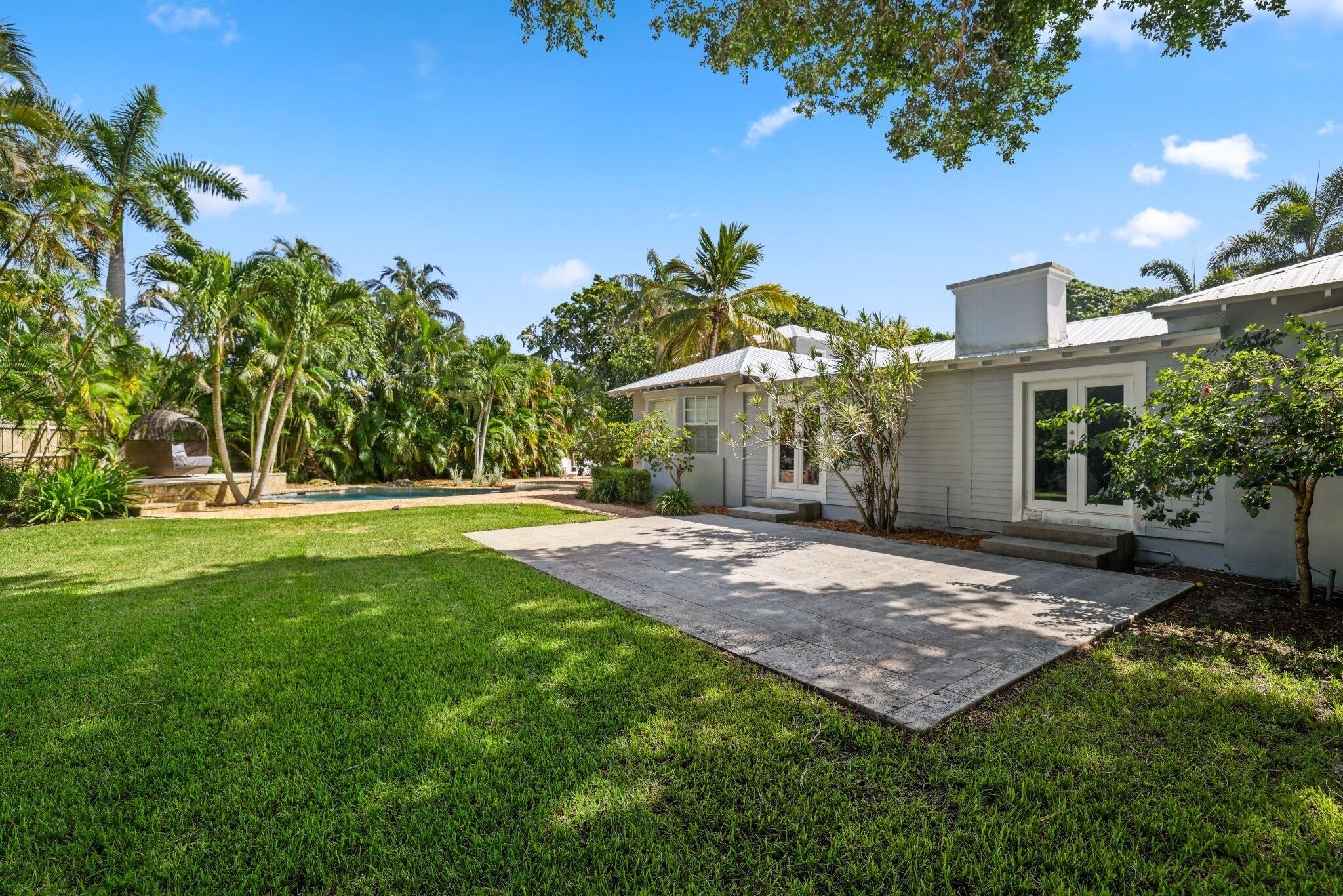 920 Hibiscus Lane Delray Beach, FL 33444 - Photo 37 of 39 Yard