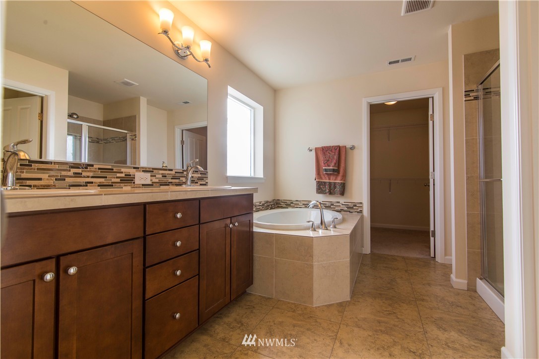16313 Southeast 139th Court Renton, WA 98059 - Photo 8 of 20 Gallery Image 8