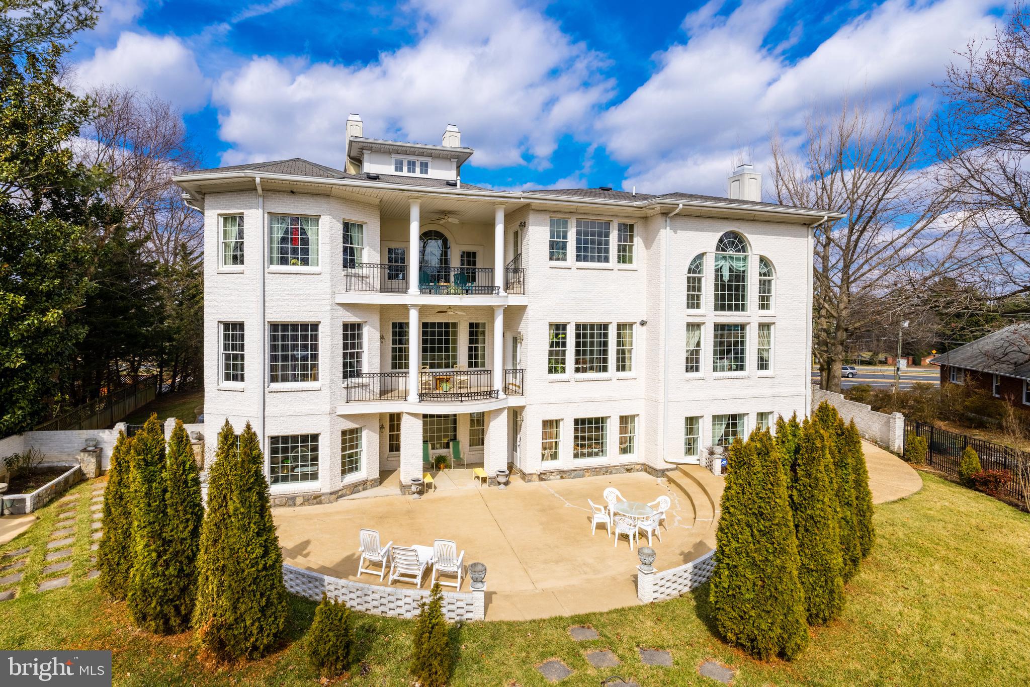 2909 Chain Bridge Road Oakton, VA 22124 - Photo 2 of 41 Exterior Rear