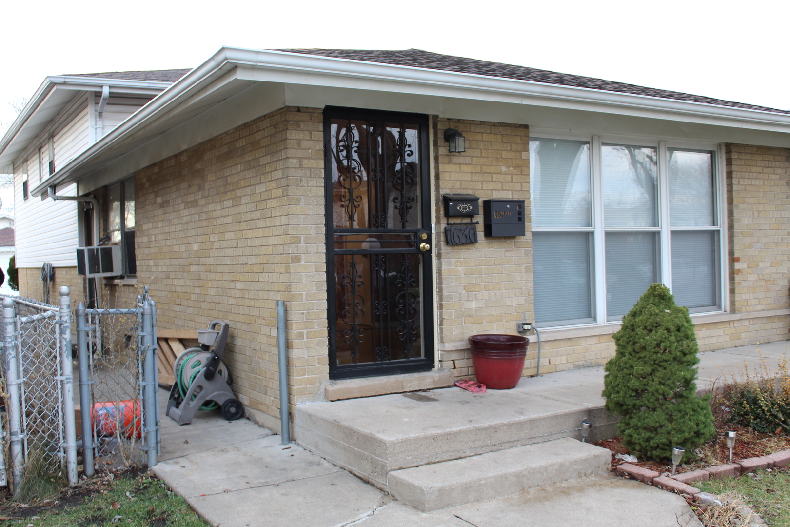 11630 South Throop Street Chicago, IL 60643 - Photo 2 of 15 a front view of a house