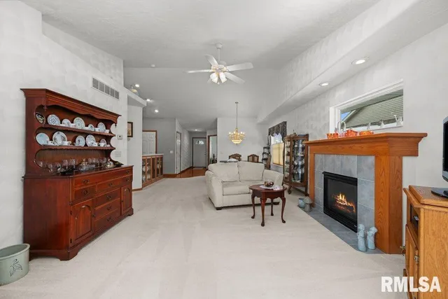 $350,000 | 5377 Red Fox Road, Bettendorf, IA 52722