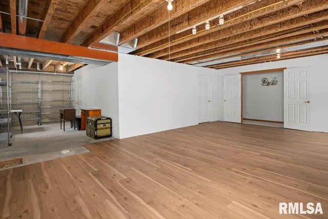 $350,000 | 5377 Red Fox Road, Bettendorf, IA 52722