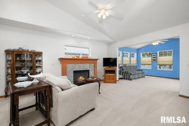 $350,000 | 5377 Red Fox Road, Bettendorf, IA 52722