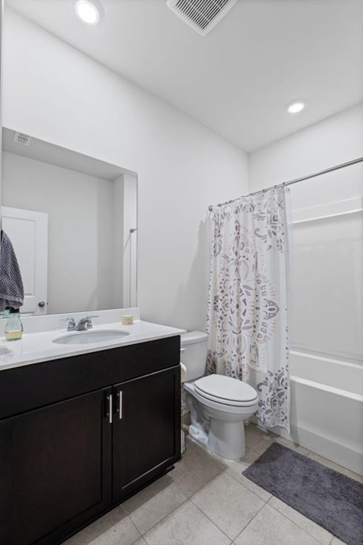 346 Wells Circle Canton, GA 30114 - Photo 17 of 35 a bathroom with a sink toilet and shower