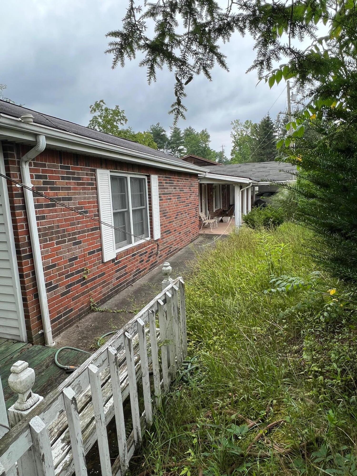 431 Bellwood Road Middlesboro, KY 40965 - Photo 5 of 26 IMG_2378