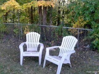 2870 Culbertson Avenue Rochester, MI 48307 - Photo 8 of 16 RELAX IN PRIVATE FENCED YARD.jpg