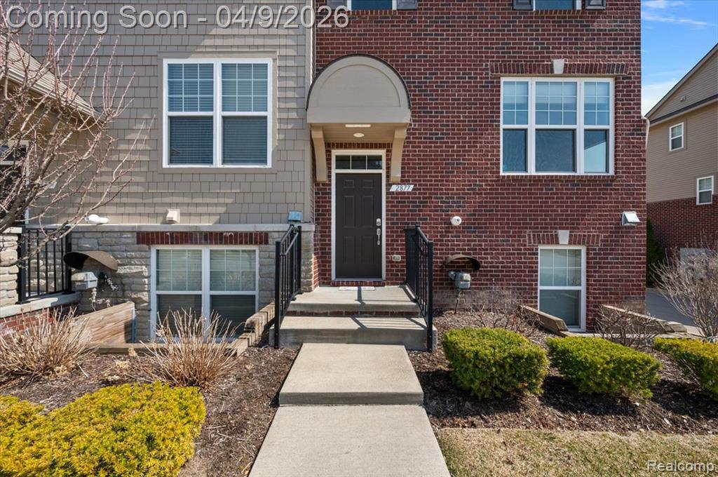 2877 Hartwick Drive Rochester, MI 48307 - Photo 2 of 44