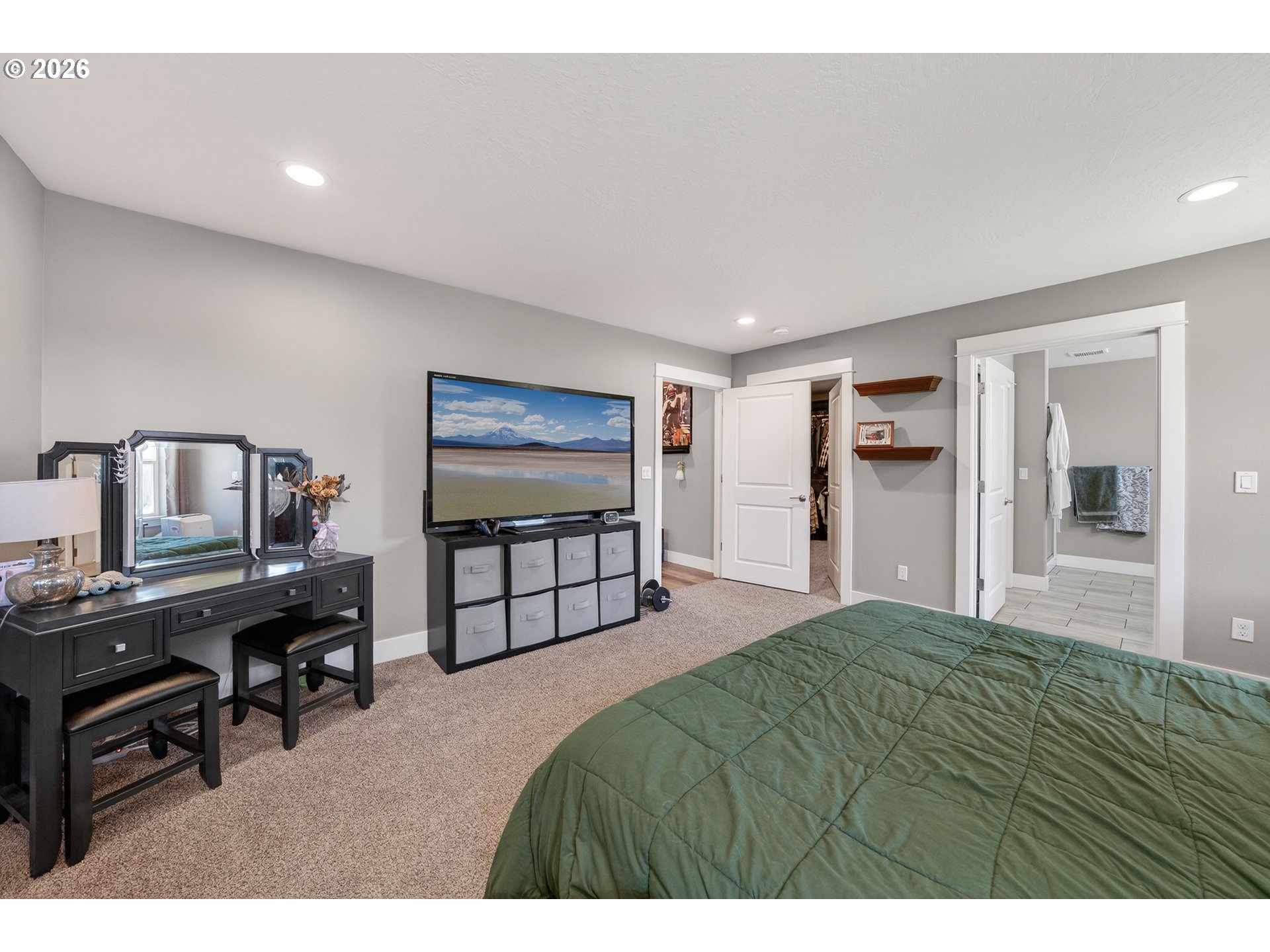 601 Southeast Rose Ridge Drive Winston, OR 97496 - Photo 14 of 40 a bedroom with a bed and a desk