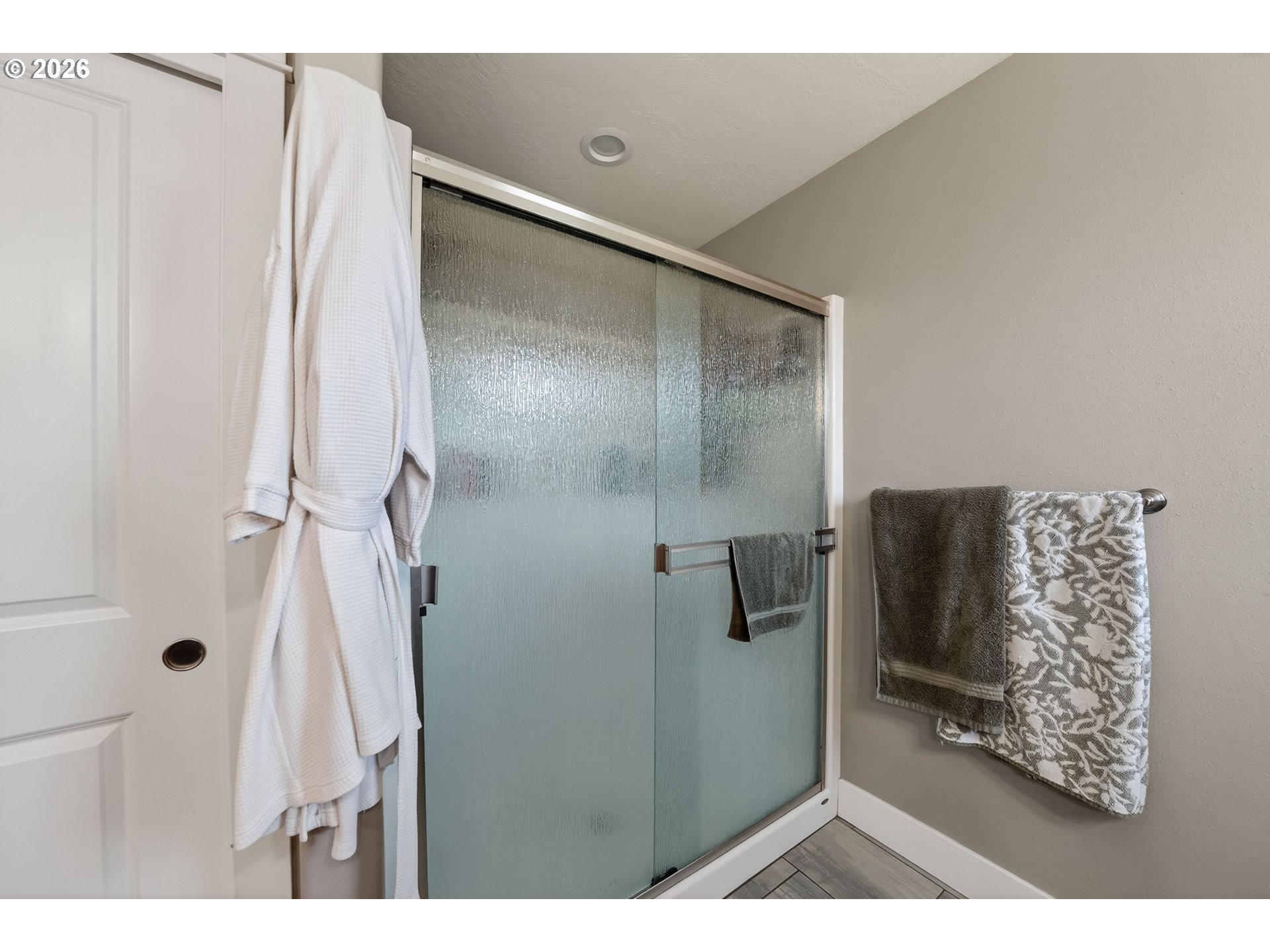 601 Southeast Rose Ridge Drive Winston, OR 97496 - Photo 16 of 40 a bathroom with a shower and a sink