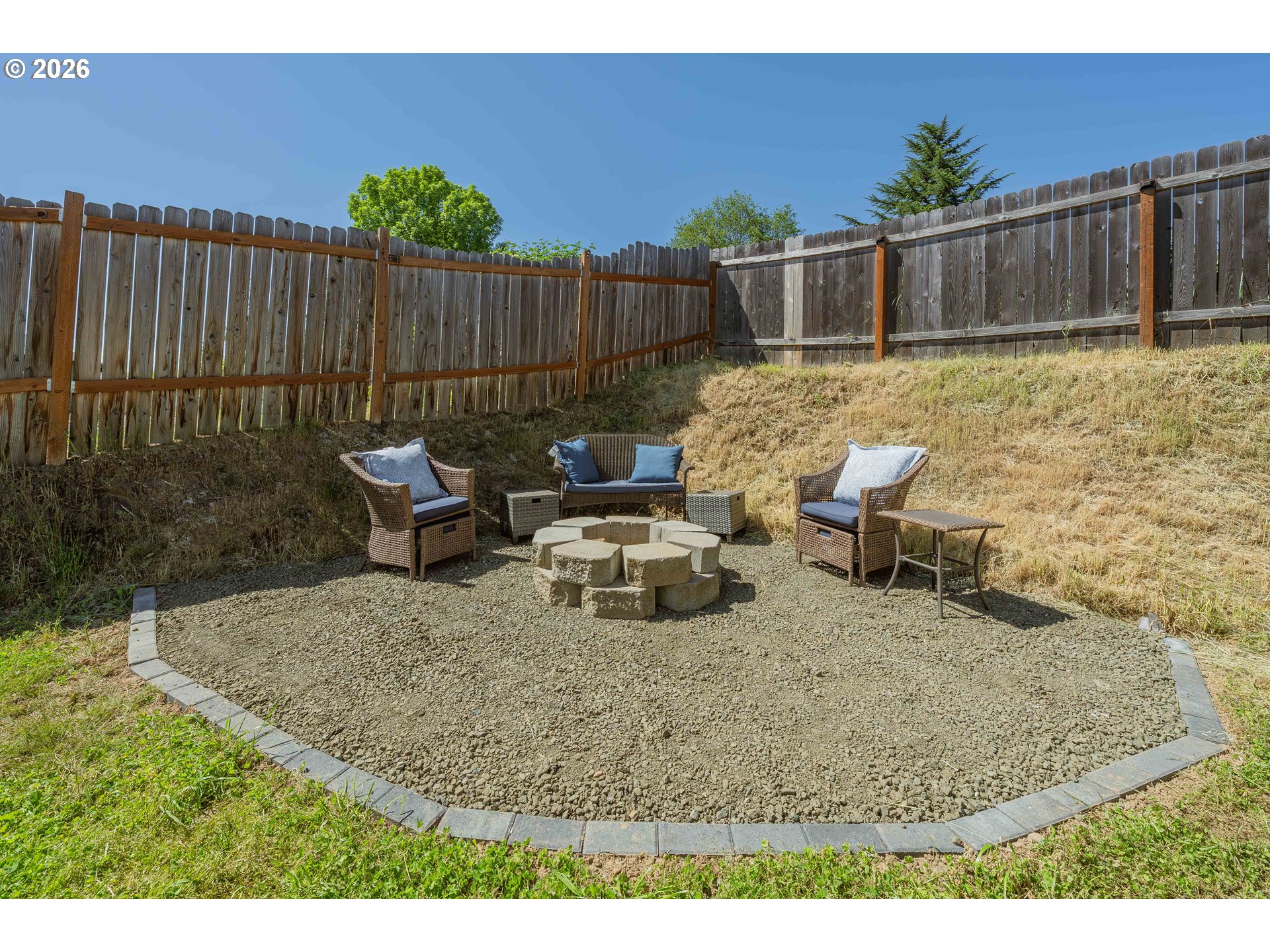 601 Southeast Rose Ridge Drive Winston, OR 97496 - Photo 29 of 40 a backyard of a house with table and chairs
