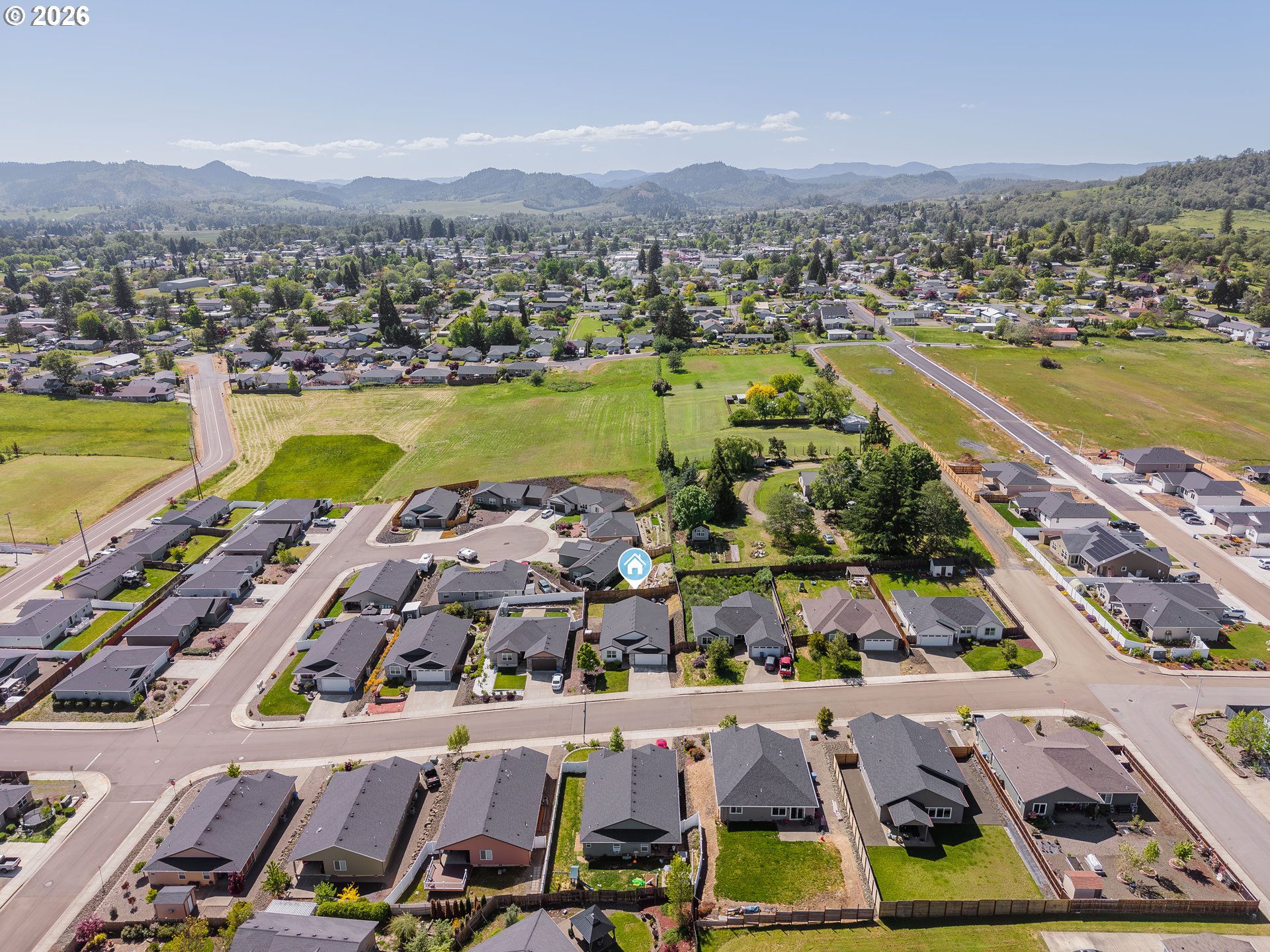 601 Southeast Rose Ridge Drive Winston, OR 97496 - Photo 37 of 40 a view of a city with an ocean