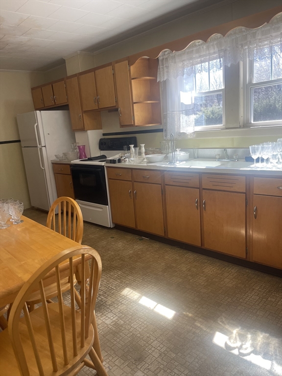 5 Lombard Avenue Athol, MA 01331 - Photo 10 of 32