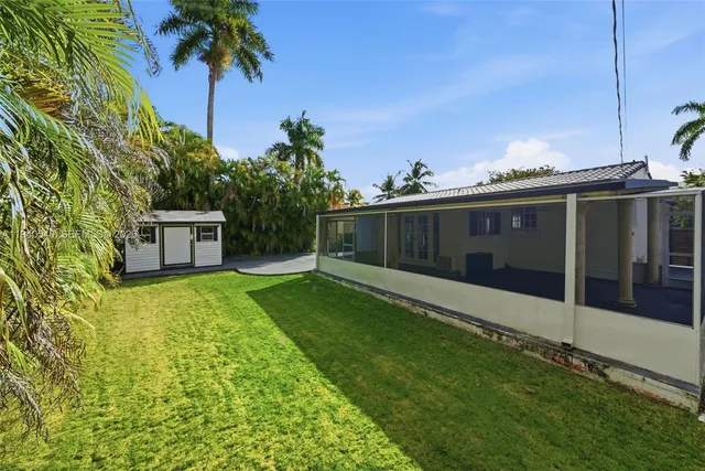 a view of a back yard of the house