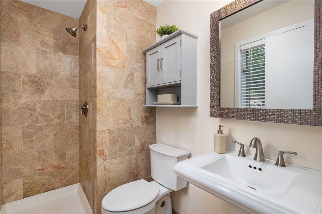 60 Club House Road Coventry, RI 02816 - Photo 38 of 50 Primary bathrooom