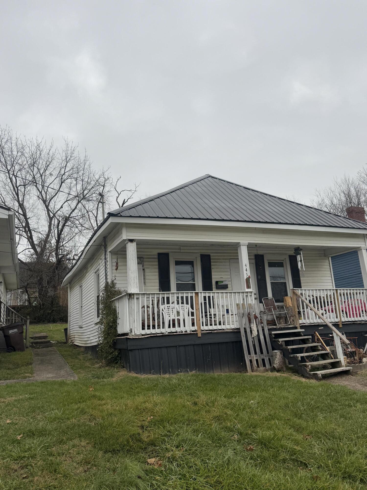 445 Spring Street Mount Sterling, KY 40353 - Photo 3 of 12 IMG_8728